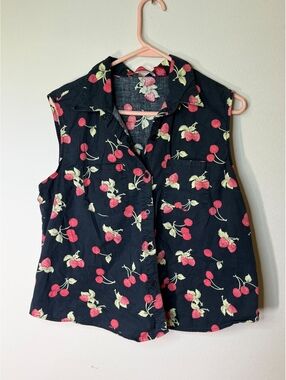 Gloria Vanderbilt Women's Sleeveless Button-Up Shirt XL Black Strawberry Cherry